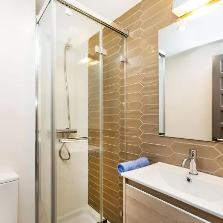 Prázdninový dům Pals Haus Venice Airco By Interhome
